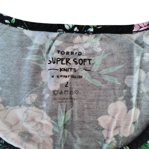 Torrid Super Soft Black Floral Short Sleeve Babydoll Style Tunic Size 2X - Picture 6 of 6